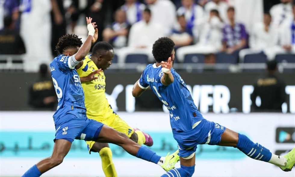 تقرير سعودي: بسبب أمم إفريقيا.. ثلاثة غيابات تهدد دربي الرياض بين الهلال والنصر
                
                يقترب ثلاثة لاعبين من الغياب عن دربي الرياض بين الهلال والنصر في الدوري السعودي للموسم المقبل. ويأتي ذلك بسبب تعارض المباراة مع خوض منافسات أمم إفريقيا المقرر أن يحتضنها المغرب من منتصف ديسمبر وحتى 18 يناير . وكشفت صحيفة اليوم...
                الأحد، 03 أغسطس 2025 - 13:42