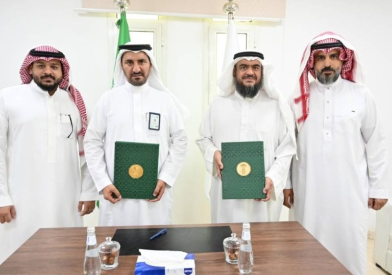 فرع البيئة بالباحة يوقع عقداً لتأجير موقع لإقامة فعالية بيئية مؤقتة.