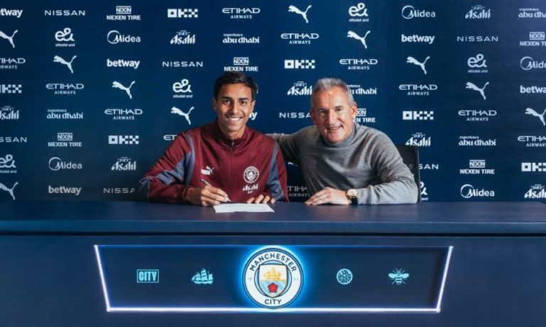 مدافع مانشستر سيتي يطير إلى جيرونا
                
                أصبح فيتور ريس مدافع مانشستر سيتي على بعد خطوات قليلة من الانتقال إلى جيرونا الإسباني هذا الصيف.
                الأربعاء، 06 أغسطس 2025 - 11:55