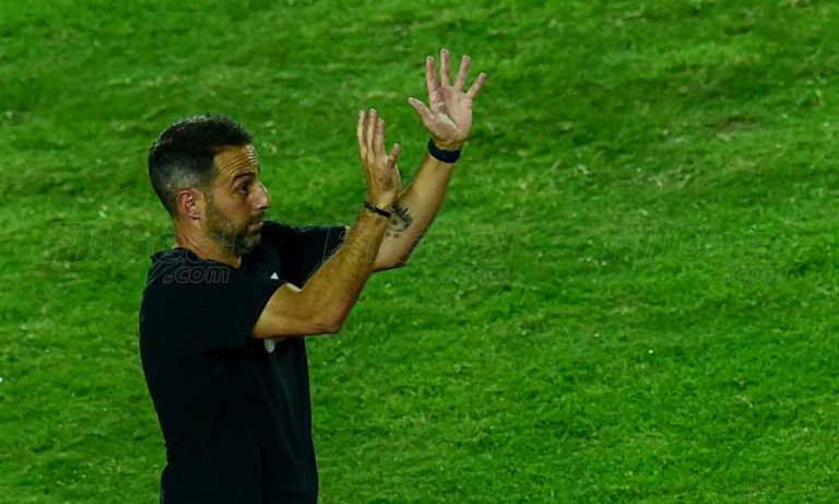مران الزمالك - محاضرة بالفيديو من فيريرا.. وتدريبات خاصة لبدلاء مباراة مودرن
                
                ألقى البلجيكي يانيك فيريرا المدير الفني لفريق الزمالك محاضرة فنية بالفيديو على اللاعبين قبل انطلاق مران اليوم الجمعة، على ستاد الكلية الحربية، استعدادًا لمباراة فاركو المقبلة في مسابقة الدوري الممتاز.
                الجمعة، 22 أغسطس 2025 - 21:01