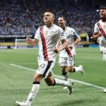 موهبة مانشستر سيتي يخضع للكشف الطبي مع ليفركوزن
                
                يخضع كلاوديو إتشيفيري صانع ألعاب مانشستر سيتي للكشف الطبي يوم الأربعاء تمهيدا للانتقال إلى باير ليفركوزن هذا الصيف.
                الأربعاء، 20 أغسطس 2025 - 11:33