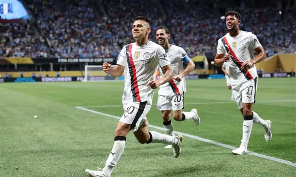 موهبة مانشستر سيتي يخضع للكشف الطبي مع ليفركوزن
                
                يخضع كلاوديو إتشيفيري صانع ألعاب مانشستر سيتي للكشف الطبي يوم الأربعاء تمهيدا للانتقال إلى باير ليفركوزن هذا الصيف.
                الأربعاء، 20 أغسطس 2025 - 11:33