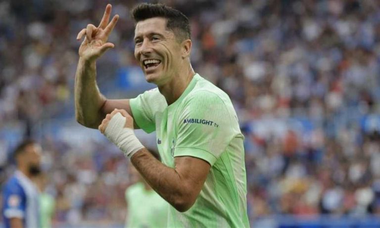 سبورت: ليفاندوفسكي سيكون جاهزا لمباراة برشلونة ضد ليفانتي
                
                اقترب روبرت ليفاندوفسكي مهاجم برشلونة من العودة لفريقه مرة أخرى بعد تعافيه من الإصابة.
                الأحد، 17 أغسطس 2025 - 23:49
