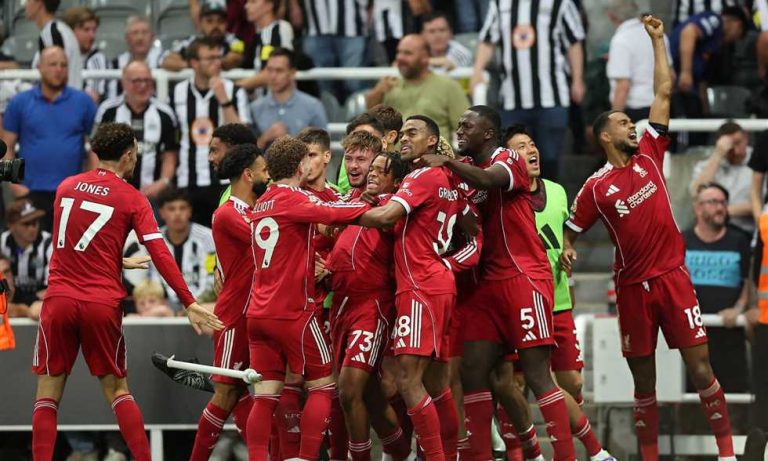 في الـ +100.. ليفربول ينجو من الريمونتادا ويحقق فوزا قاتلا على نيوكاسل
                
                حقق ليفربول فوزا مثيرا على نيوكاسل يونايتد بثلاثة أهداف مقابل هدفين في مباراة أقيمت سان جيمس بارك بالجولة الثانية من الدوري الإنجليزي الممتاز.
                الثلاثاء، 26 أغسطس 2025 - 00:18