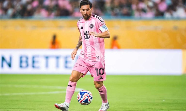 ليونيل ميسي يعود لتدريبات إنتر ميامي بعد تعافيه من الإصابة
                
                عاد ليونيل ميسي لتدريبات إنتر ميامي استعدادا للعودة للمشاركة في المباريات.
                الأربعاء، 13 أغسطس 2025 - 16:34
