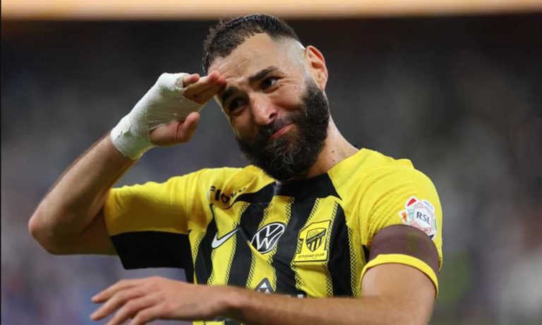 مؤتمر بنزيمة: المواجهة بين اتحاد جدة والنصر وليست أنا ضد رونالدو
                
                يرى كريم بنزيمة لاعب اتحاد جدة أن المواجهة ضد النصر في السوبر السعودي بين الفريقين وليست مواجهة بين بنزيمة وكريستيانو رونالدو.
                الإثنين، 18 أغسطس 2025 - 11:02