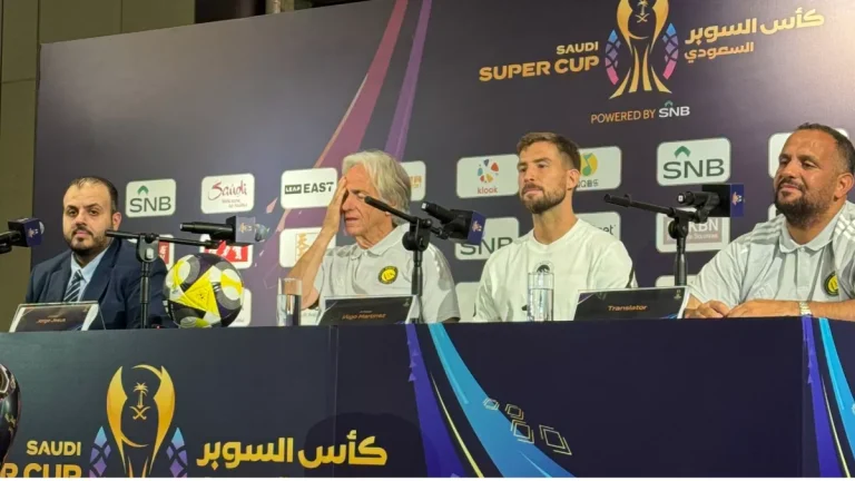 تصريحات مثيرة من مارتينيز قبل كلاسيكو النصر والأهلي في السوبر .. "وعد خاص"