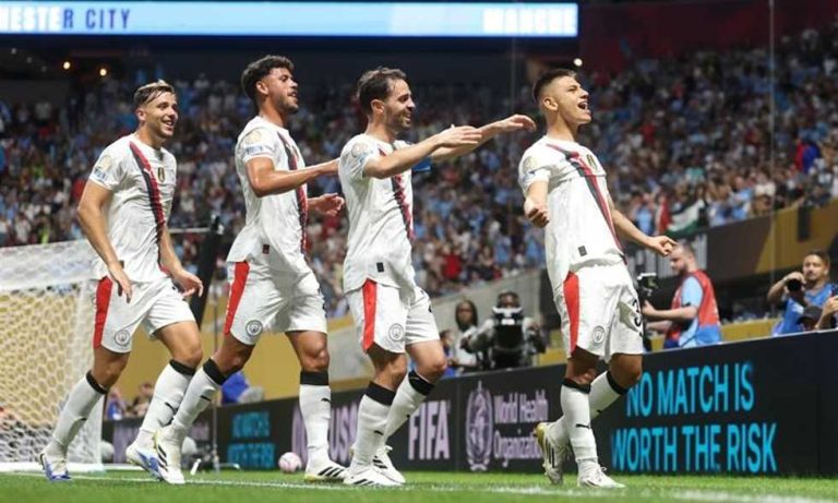 أثليتك: مانشستر سيتي لا يمانع انتقال موهبته إلى دورتموند ولكن
                
                ذكرت شبكة ذا أثليتك أن مانشستر سيتي لا يمانع انتقال موهبته الأرجنتينية كلاوديو إتشيفيري إلى بوروسيا دورتموند على سبيل الإعارة.
                الثلاثاء، 19 أغسطس 2025 - 14:27
