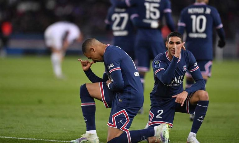 مبابي: حكيمي يحترم النساء حتى وهو في حالة سُكر
                
                دعّم كيليان مبابي لاعب ريال مدريد الحالي وباريس سان جيرمان السابق زميله أشرف حكيمي بعد اتهامه في قضية اغتصاب.
                السبت، 02 أغسطس 2025 - 12:49