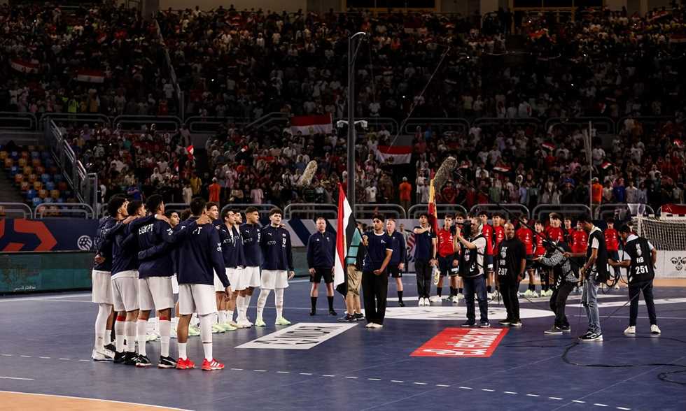 الاتحاد الدولي لليد: مباراة مصر وإسبانيا تدخل التاريخ بحضور جماهيري قياسي
                
                شهدت مباراة إسبانيا ومصر في ربع نهائي بطولة العالم للناشئين لكرة اليد حضورا جماهيريا قياسيا.
                الخميس، 14 أغسطس 2025 - 21:14