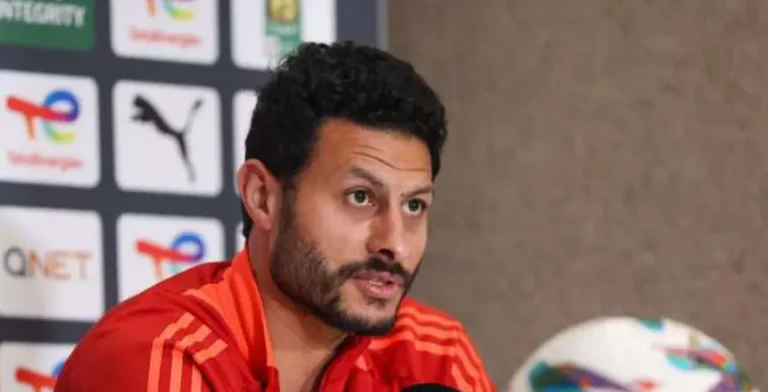 محمد الشناوي يتوجه للمستشفى لإنهاء إجراءات دفن والده