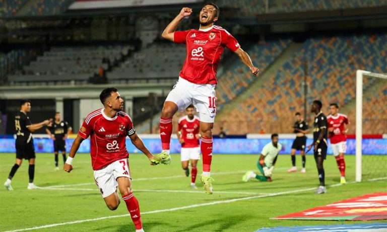 رقم 60 مرتين.. محمد شريف يتقدم بالهدف الأول لـ الأهلي ضد فاركو
                
                سجل محمد شريف أول أهدافه بقميص الأهلي بعد عودته للفريق بهز شباك فاركو.
                الجمعة، 15 أغسطس 2025 - 21:31