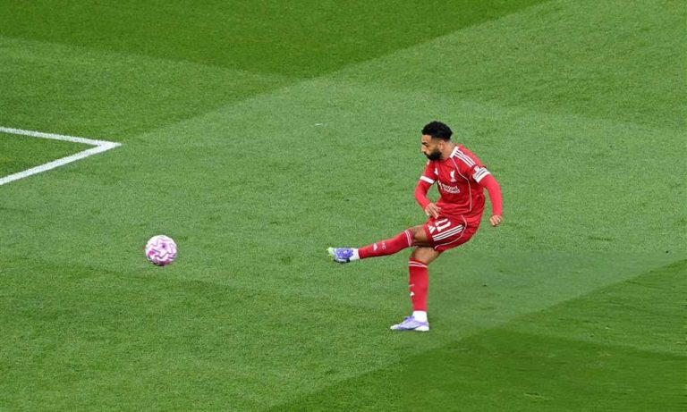 صلاح: أرسنال الأكثر ترشحا للفوز بلقب الدوري الإنجليزي
                
                يرى محمد صلاح لاعب ليفربول أن أرسنال هو الأكثر ترشحا للفوز بلقب الدوري الإنجليزي هذا الموسم.
                الجمعة، 29 أغسطس 2025 - 22:07