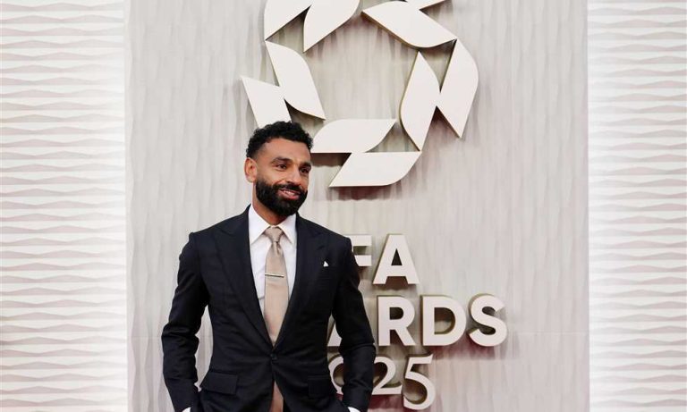 محمد صلاح: أرسنال فريق قوي ولديه فرصة للفوز
                
                يرى محمد صلاح نجم ليفربول الإنجليزي أن أرسنال أصبح فريقا قويا ولديه فرصة في الفوز بلقب الدوري.
                الثلاثاء، 19 أغسطس 2025 - 21:43