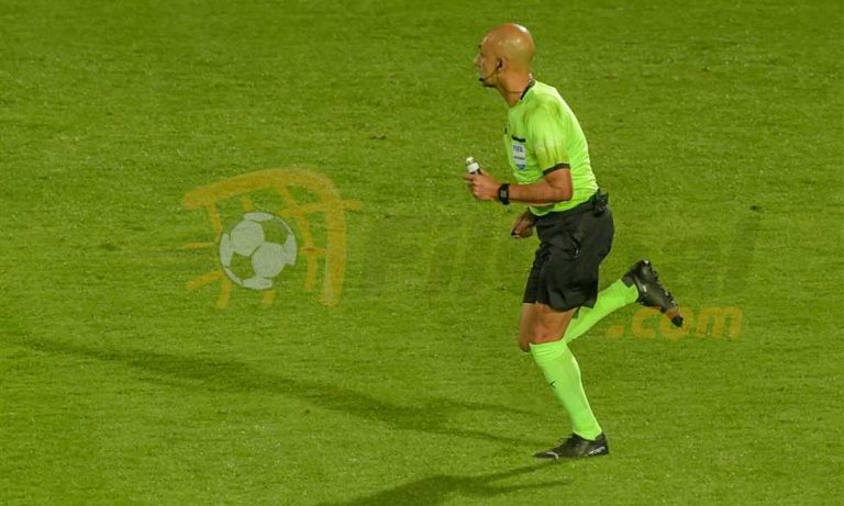 محمد عادل: لم أندم على تصريح الاحتواء في مباراة الأهلي والزمالك
                
                أوضح محمد عادل الحكم المصري ما كان يقصده باحتواء لاعبي الزمالك خلال مباراة القمة ضد الأهلي قبل عدة سنوات في الدوري المصري.
                الأربعاء، 06 أغسطس 2025 - 13:25