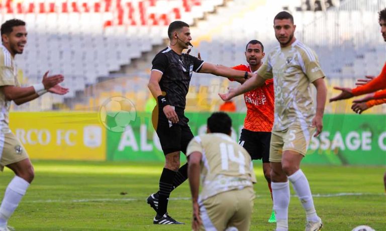 محمد معروف حكما لمباراة الأهلي وفاركو
                
                أسندت لجنة الحكام في اتحاد الكرة، مباراة الأهلي وفاركو في الجولة الثانية من مسابقة الدوري إلى الحكم محمد معروف.
                الخميس، 14 أغسطس 2025 - 00:09