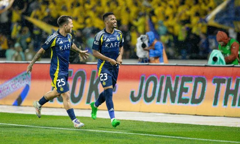 شكوك حول مشاركة جناح النصر أمام التعاون
                
                تحوم الشكوك حول لحاق الجناح الأيمن لنادي النصر أيمن يحيى بافتتاح مباريات فريقه في الدوري السعودي أمام التعاون، حسب جريدة اليوم السعودية.
                الأحد، 24 أغسطس 2025 - 15:41