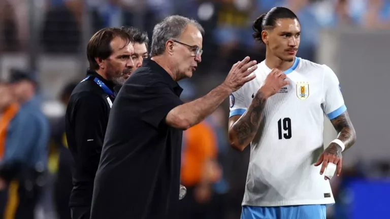 "لم يتم استشارتي".. ماذا قال مدرب أوروجواي عن انتقال نونيز إلى الهلال؟