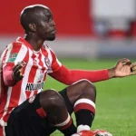 مدرب برينتفورد يدافع عن يوان ويسا وسط رغبة اللاعب في الرحيل: "علينا أن نتذكر أنه إنسان أولا"