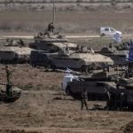 مسئول إسرائيلى سابق: حكومة نتنياهو تحفر لنفسها حفرة للغرق بشكل أعمق فى غزة