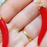 مشغولات ذهبية غريبة تدهش المتسوقين صور
