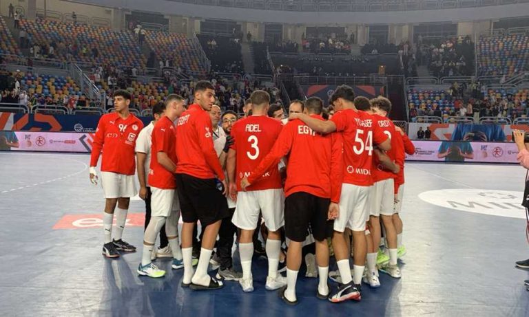 كرة يد - تم التأهل بنجاح.. مصر تهزم البحرين في بطولة العالم للناشئين
                
                تغلب منتخب مصر تحت 19 عاما على منتخب البحرين بنتيجة 36-28 في الجولة الثانية لدور مجموعات بطولة العالم للناشئين لكرة اليد المقامة في مصر.
                الخميس، 07 أغسطس 2025 - 21:20