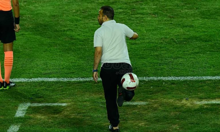 مكي: أشكر اللاعبين على تأدية واجباتهم ضد الزمالك بعد الخسارة ضد زد
                
                تقدم محمد مكي المدير الفني لـ المقاولون العرب بالشكر للاعبي فريقه بعد التعادل السلبي أمام الزمالك.
                السبت، 16 أغسطس 2025 - 23:43