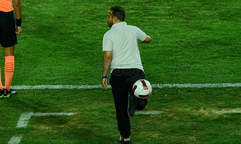 مكي: أشكر اللاعبين على تأدية واجباتهم ضد الزمالك بعد الخسارة ضد زد
                
                تقدم محمد مكي المدير الفني لـ المقاولون العرب بالشكر للاعبي فريقه بعد التعادل السلبي أمام الزمالك.
                السبت، 16 أغسطس 2025 - 23:43