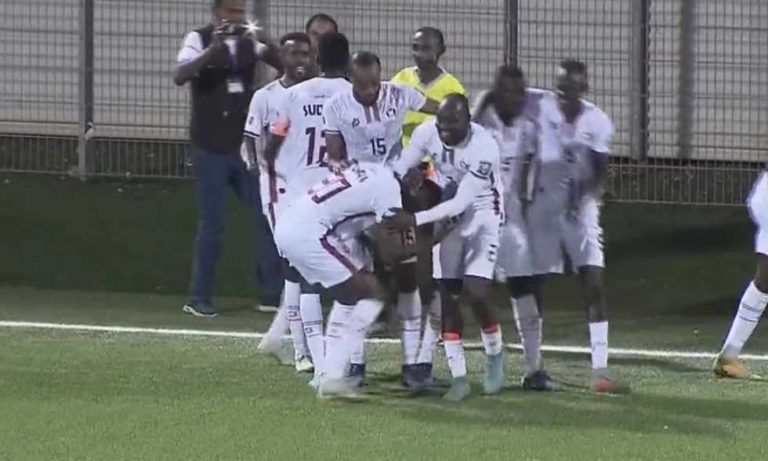 أمم إفريقيا للمحليين - السودان المتصدر الوحيد في نصف النهائي.. ونهائي عربي محتمل
                
                تأهل منتخب السودان إلى نصف نهائي بطولة أمم إفريقيا للمحليين بالفوز على الجزائر بركلات الترجيح. وتقدم السودان بهدف أيوب غزالة العكسي في الدقيقة 48، ثم تعادل سفيان بايزيد للخضر في الدقيقة 73. ولكن إهدار الجزائر للركلة الثالثة...
                الأحد، 24 أغسطس 2025 - 00:38