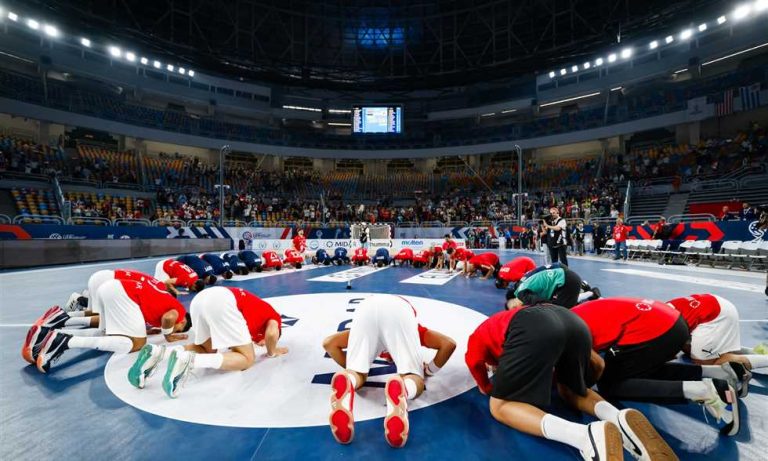 كرة يد - بعد التأهل الإعجازي.. موعد مباراة منتخب الناشئين في ربع النهائي ضد إسبانيا
                
                حسم منتخب مصر للناشئين لكرة اليد تحت 19 عاما مقعده في ربع نهائي بطولة العالم.
                الثلاثاء، 12 أغسطس 2025 - 21:16