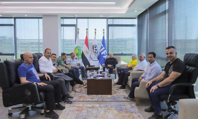 خبر في الجول - منتخب مصر الثاني يحل ضيفا على البحرين وديا في أكتوبر استعدادا لكأس العرب
                
                يواصل منتخب مصر الثاني بقيادة حلمي طولان المدير الفني تجهيزاته لخوض منافسات كأس العرب بخوض عدد من المباريات الودية.
                الإثنين، 18 أغسطس 2025 - 14:03