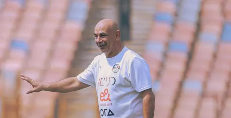 غموض موقف ثلاثي الأهلي من معسكر منتخب مصر.. وحسام حسن يخطر «المحترفين»