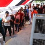 تكييف صحراوى ومياه باردة من الأهالى للناخبين فى انتخابات الشيوخ بالشيخ زايد.. صور 