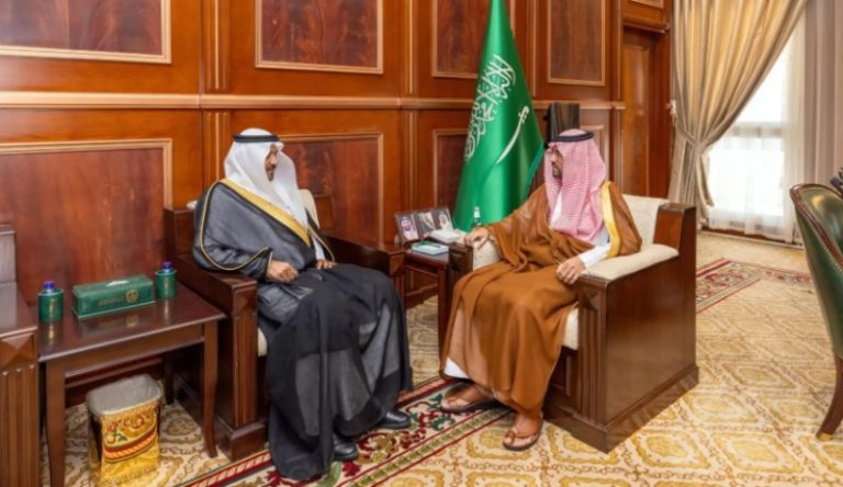 نائب أمير حائل يستعرض أنشطة فرع وزارة التجارة ويقف على إنجازاته بالمنطقة.