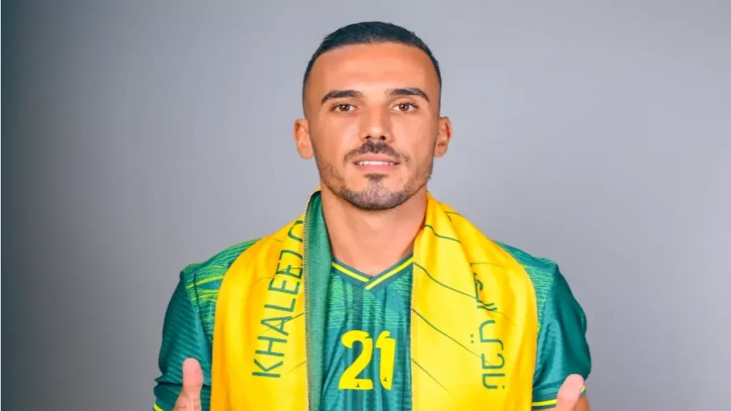 نجم الخليج يطالب بالرحيل وباناثينايكوس اليوناني يفاجئه برد غير متوقع