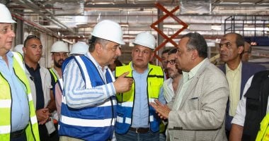 وزير الأعمال يختتم زيارته بجولة في غزل المحلة