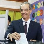وزير الاتصالات يدلى بصوته بلجنة المدرسة اليابانية فى الشيخ زايد.. صور