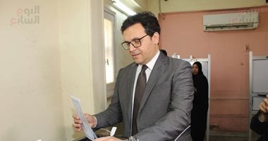 وزير الثقافة يدلي بصوته فى انتخابات مجلس الشيوخ ويؤكد: المشاركة واجب وطنى.. فيديو وصور 