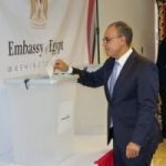 وزير الخارجية خلال الإدلاء بصوته فى انتخابات مجلس الشيوخ: حق لكل مواطن.. صور