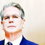 وزير الخزانة يطرح احتمال شراء الحكومة حصصاً في قطاع مثل بناء السفن