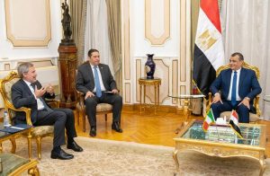 وزير الدولة للإنتاج الحربي يبحث مع سفير إيطاليا تعزيز التعاون الصناعي والعسكري