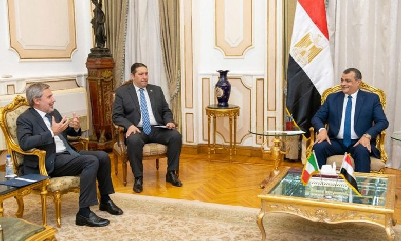 وزير الدولة للإنتاج الحربي يبحث مع سفير إيطاليا تعزيز التعاون الصناعي والعسكري