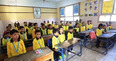 الدراسة بالمدارس الرسمية والخاصة