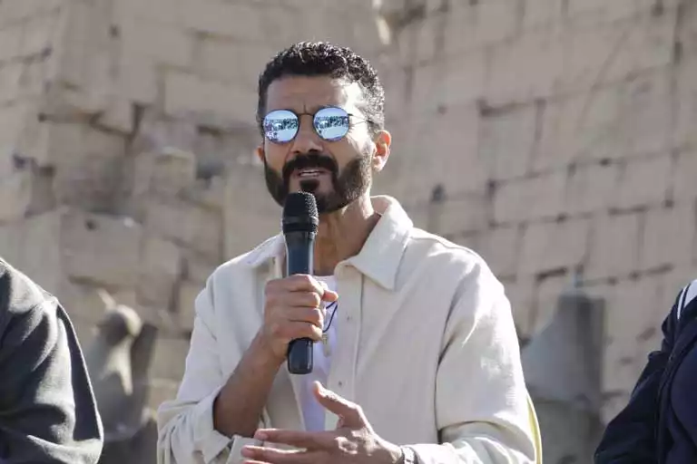 خالد النبوي يتألق في معبد الأقصر