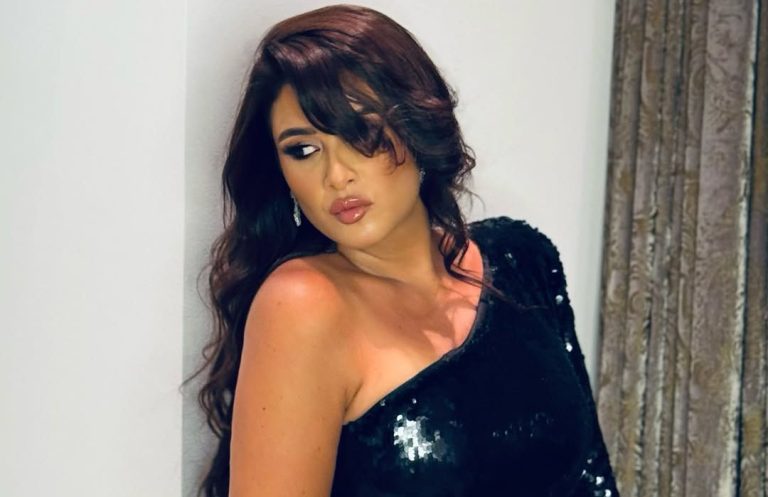 ياسمين عبد العزيز تتألق في أحدث صورها وتستمر في النجاح بمسلسلاتها