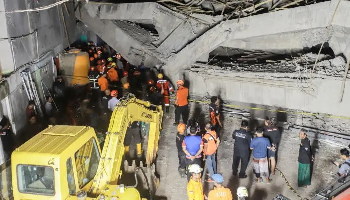انهيار مدرسة في اندونيسيا