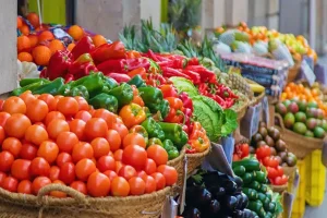 استقرار أسعار الخضراوات والفاكهة بمنافذ التموين الاثنين