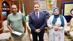 محافظ المنوفية يكرم موظفين بمركز تلا لأمانتهم وإخلاصهم في العمل