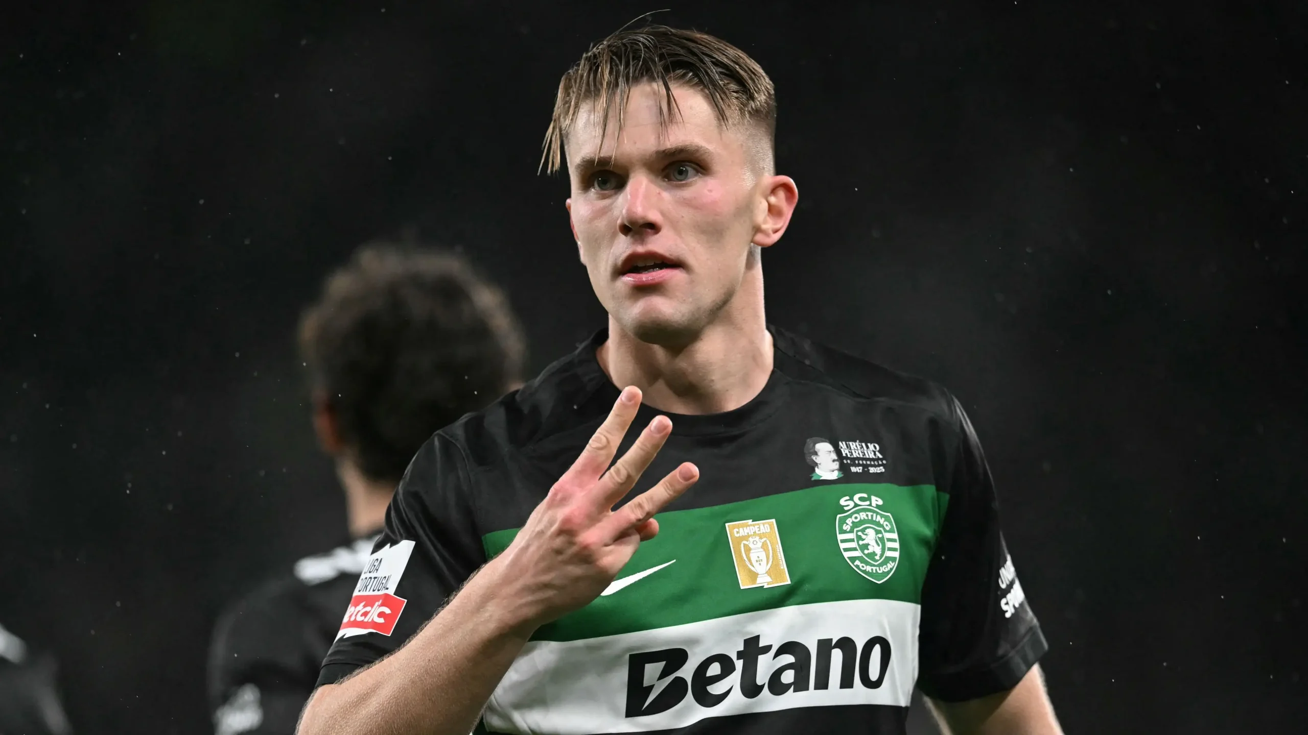 فيكتور جيوكيريس