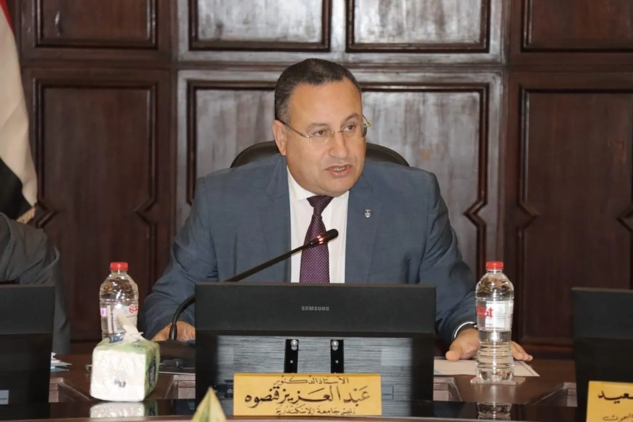 الدكتور عبد العزيز قنصوة رئيس جامعة الإسكندرية